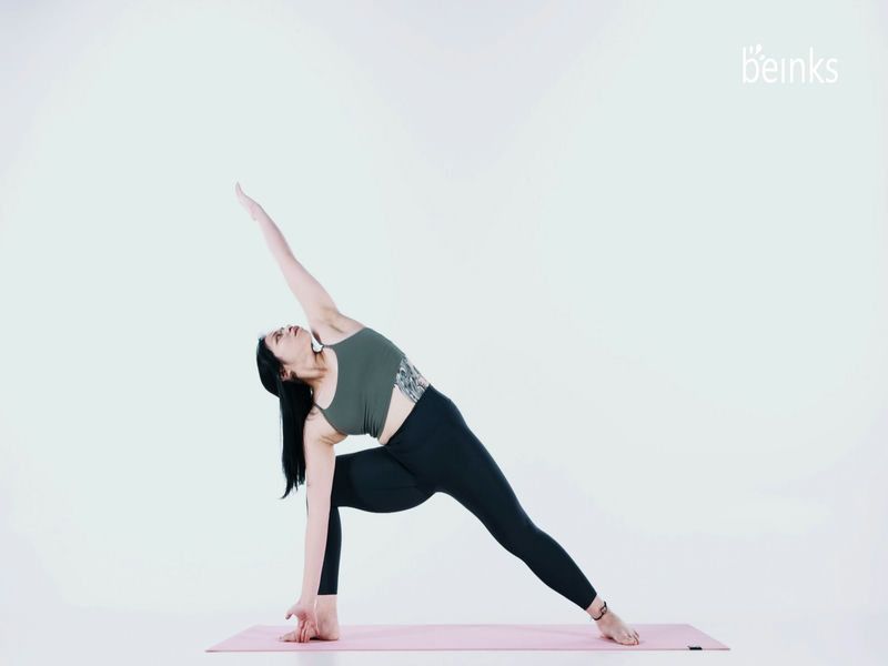 Động tác này đòi hỏi người tập phải vận động toàn bộ cơ thể. Vì vậy, đây là bài tập yoga làm tăng cường sự dẻo dai và linh hoạt của nhiều bộ phận như tay, chân, lưng, vai…