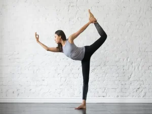 Tư thế Yoga siêu đẹp được thực hiện bởi Yogi