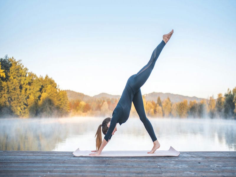 Bài tập Yoga tăng chiều cao tư thế chó duỗi mình ba chân